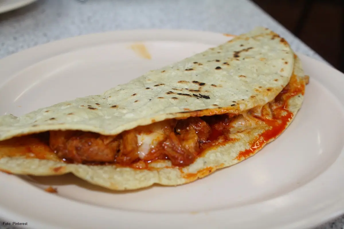 Receta de Mini Quesadillas de Chicharrón Prensado con Frijol