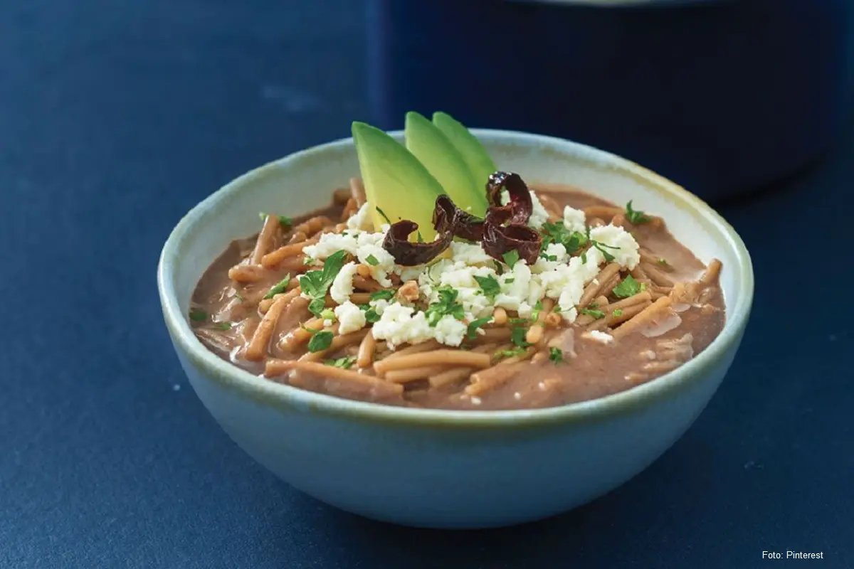 Receta de Sopa de Frijol con Jitomate Rostizado